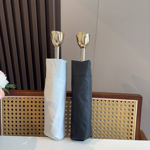 Chanel new rose head handle tri-fold folding umbrella made of Taiwan imported UV