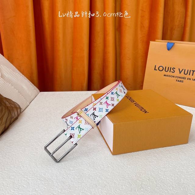 Louis Vuitton: New quality, one side black print and the other side plain weave,