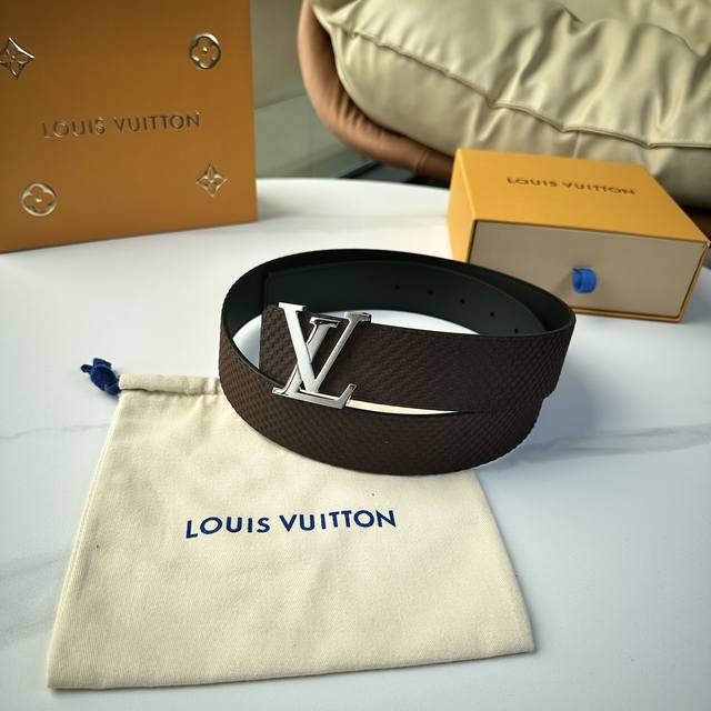 L0Uis Vuitt0N The latest upgraded version of the counter is 40mm wide. The origi