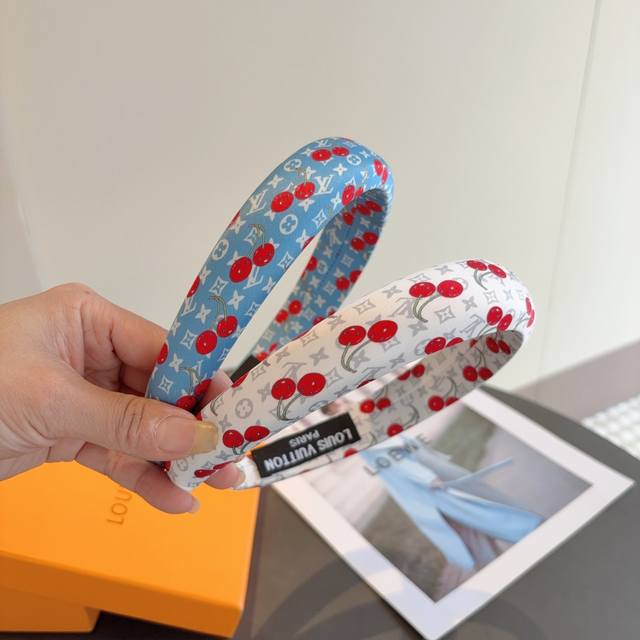 with packaging Lv Louis Vuitton hot-selling Murakami Takashi series cherry headb