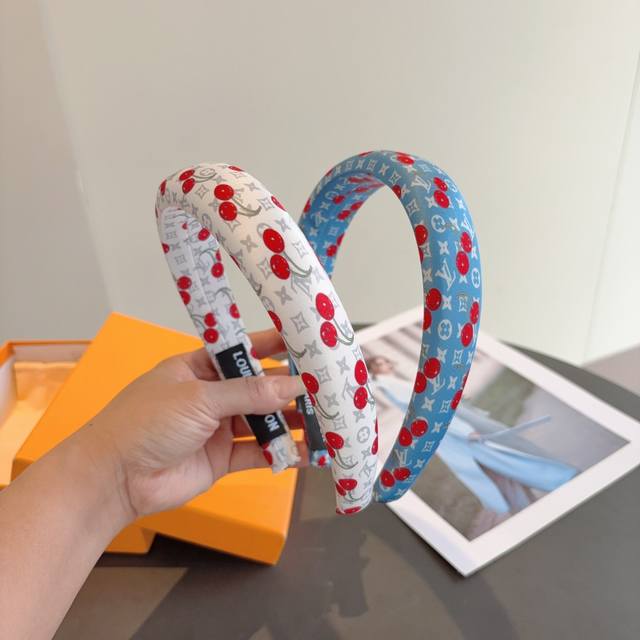 with packaging Lv Louis Vuitton hot-selling Murakami Takashi series cherry headb