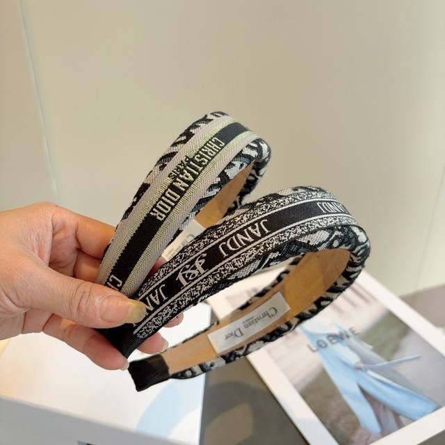 with packaging Dior Dior classic new D letter headband, counter quality makes yo