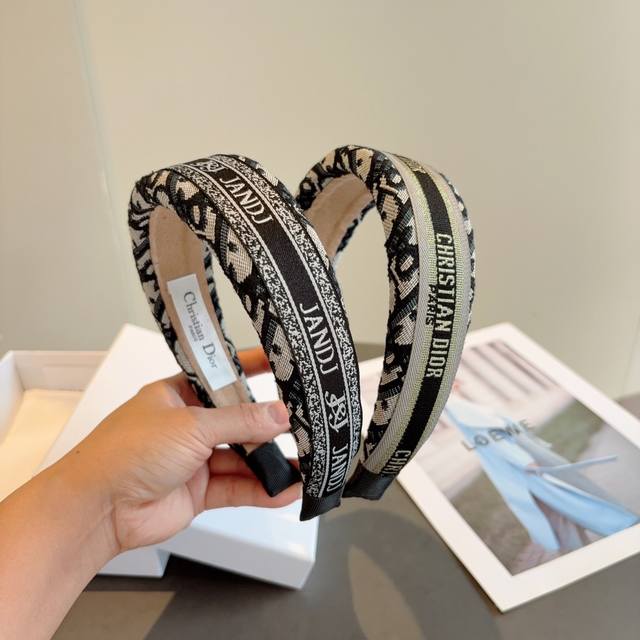with packaging Dior Dior classic new D letter headband, counter quality makes yo
