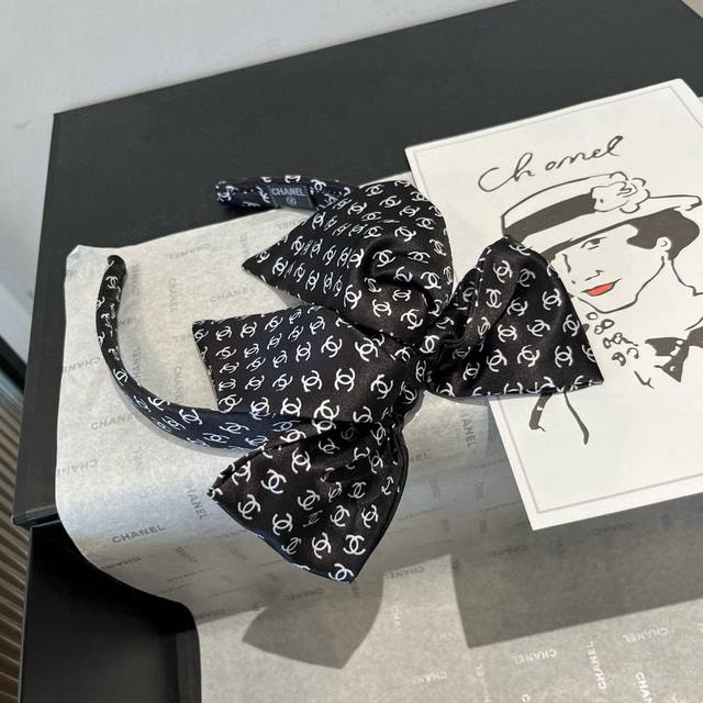 Chanel headband