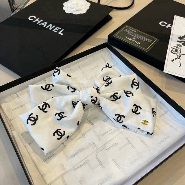 Chanel bow top clip