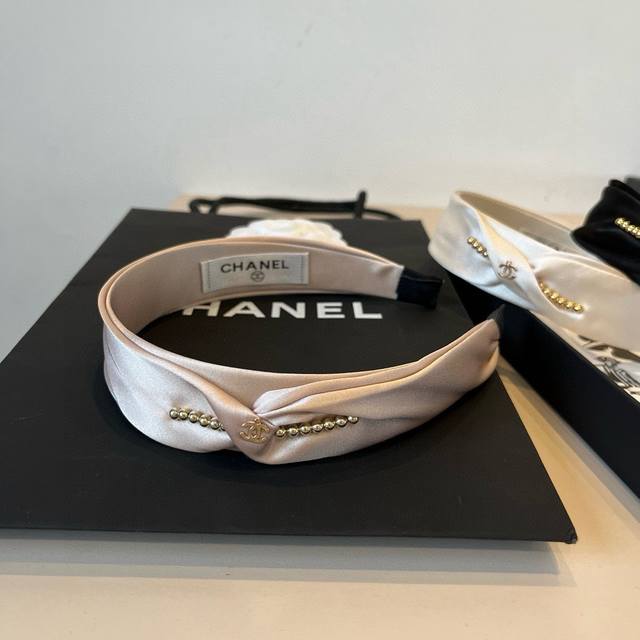 Chanel headband