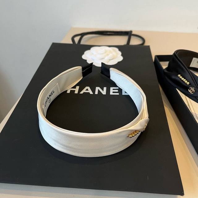 Chanel headband