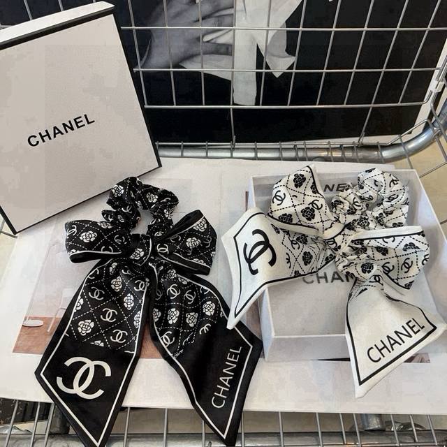 with box Chanel Chanel's latest popular hairband, super beautiful! Full of celeb