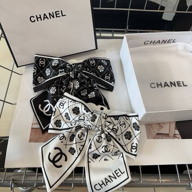 with box Chanel Chanel's latest spring hairpin, super beautiful! A must-have for