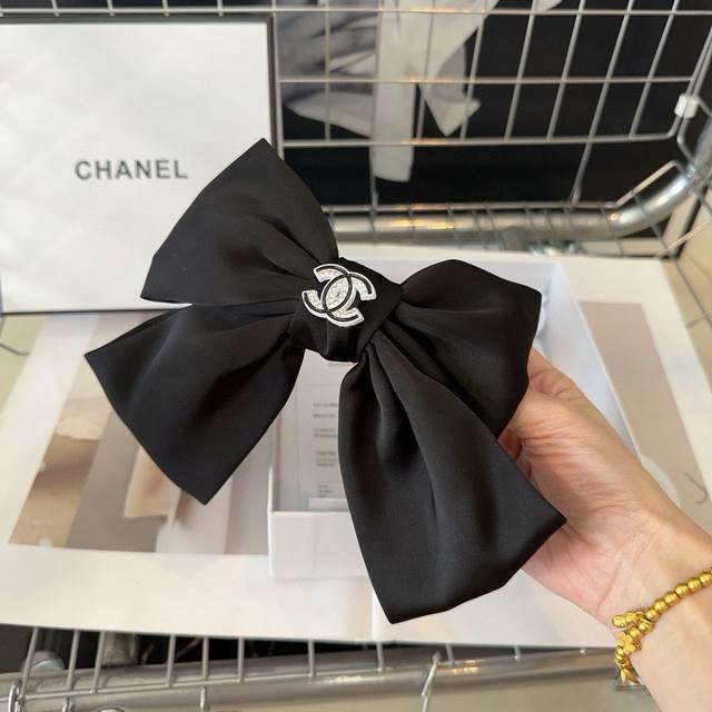 with box Chanel Chanel's latest popular spring hairpin, super beautiful! A must-
