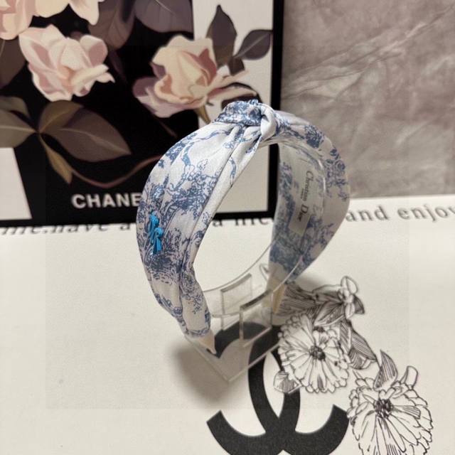 Special counter packaging Dior Dior's latest ink painting jungle headband little