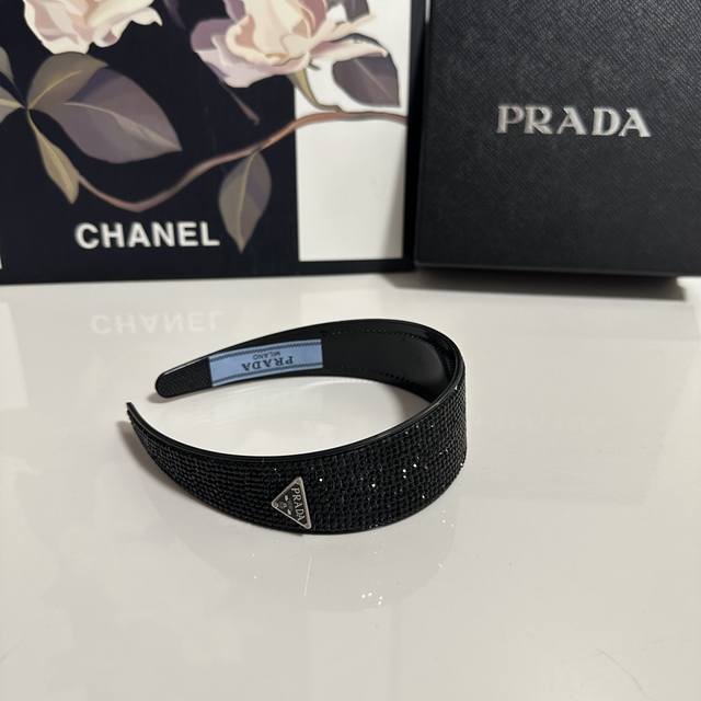 Special counter packaging Prada Prada's latest high-tech headband little fairy q