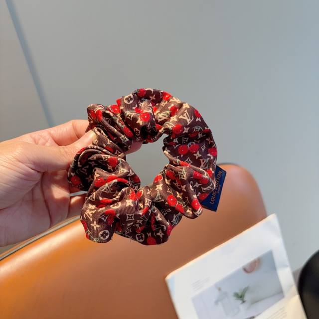 with packaging Lv Louis Vuitton Murakami Takashi series ponytail hair ring intes