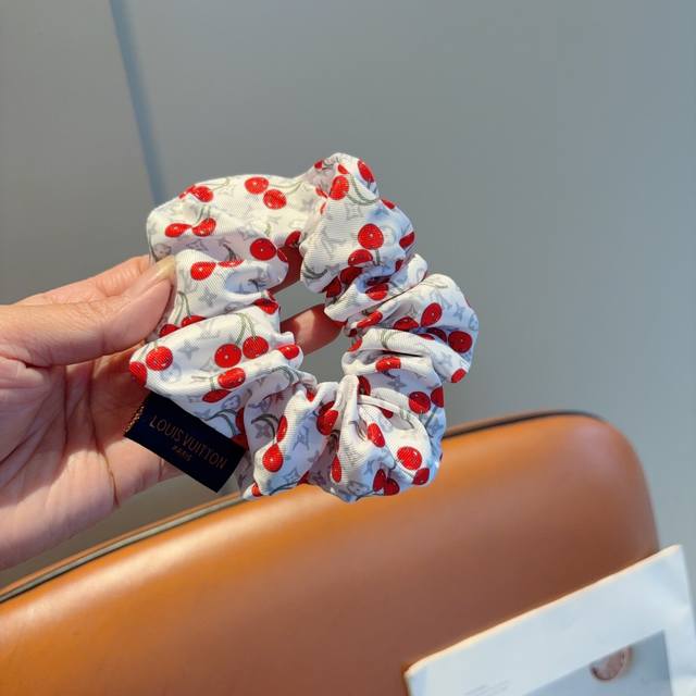 with packaging Lv Louis Vuitton Murakami Takashi series ponytail hair ring intes