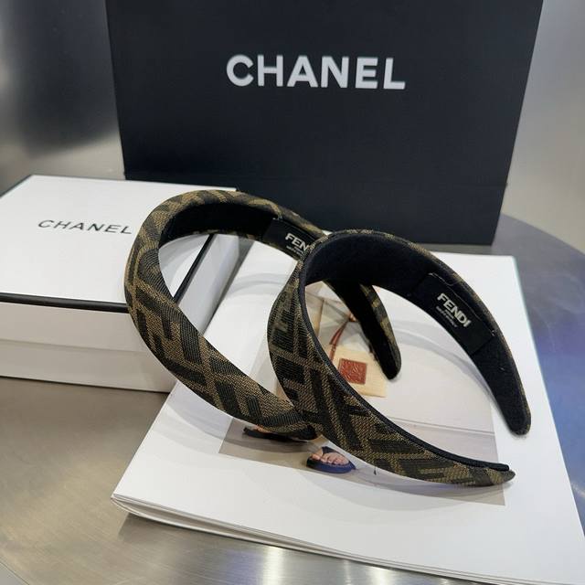 with packaging box Fendi Fendi F headband, retro temperament beauty, simple and