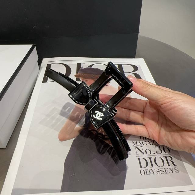 with box. Chanel's latest small clip. Super beautiful! Full of celebrity style,