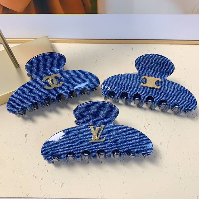Chanel Lv Louis Vuitton Celine Celine acetate titanium steel Logo grab clip temp