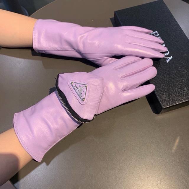 New exclusive first touch screen gloves Prada mid-cut gloves original quality of