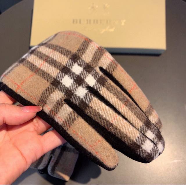 Burberry new wool gloves, fashionable gloves, warm and velvet lining for autumn