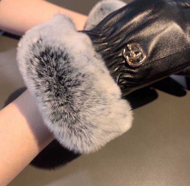 Gucci 2025 Autumn and Winter lazy rabbit fur touch screen gloves are a must-have