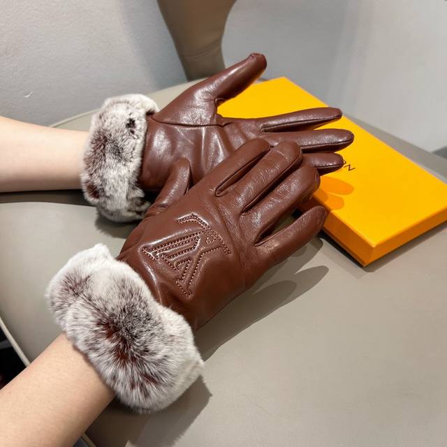 Louis Vuitton Lv2025 Autumn and Winter Lazy Rabbit Sheepskin Embroidered Gloves