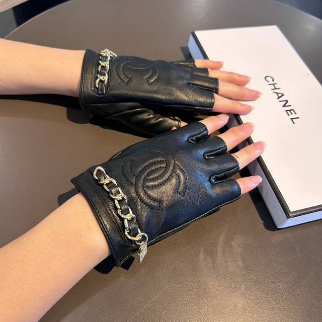 Chanel new short gloves, fashionable motorcycle gloves, new autumn and winter cl