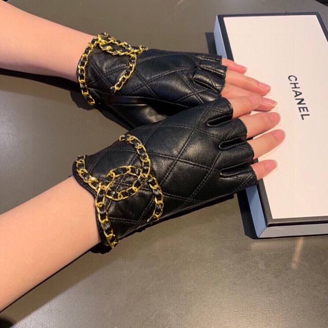 Chanel 2025 large double C chain autumn and winter short gloves are beautiful an