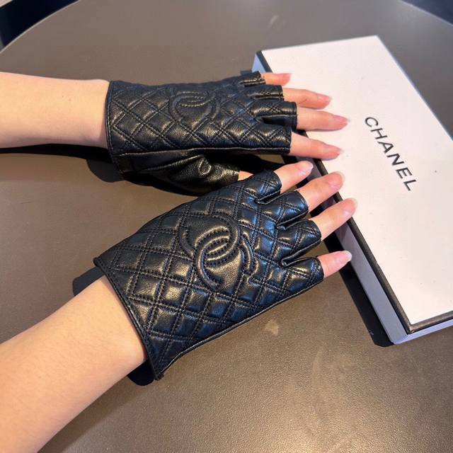 Chanel new short gloves, fashionable motorcycle gloves, autumn and winter new cl