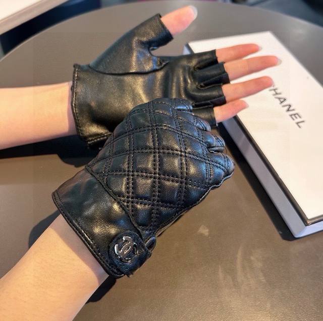 Chanel new short gloves, fashionable motorcycle gloves, autumn and winter new cl