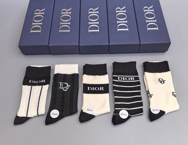 Special counter packaging Dior new mid-length stacked socks! Five pairs per box,