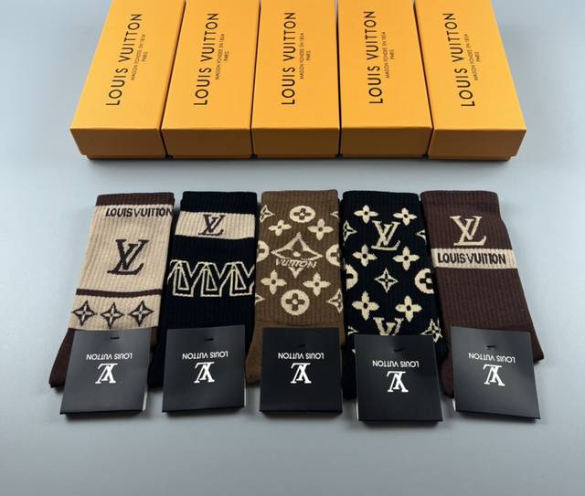 Special counter packaging Lv Louis Vuitton new mid-length stacked socks! One box