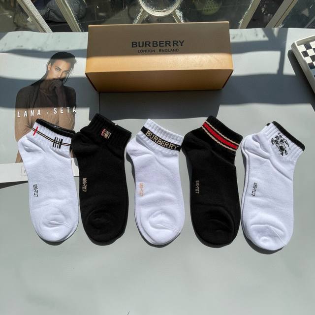 comes with a box of five pairs of Burberry's latest Bage boat socks, Bajia count