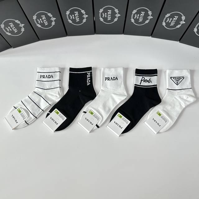 Special packaging Prada new mid-calf style stacked socks! Five pairs per box, co