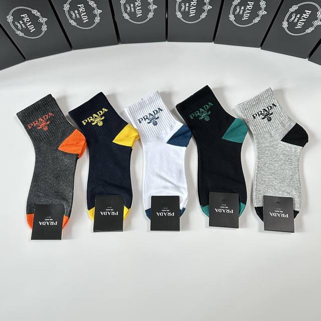 Special counter packaging Prada new mid-tube socks stacked socks! One box of fiv