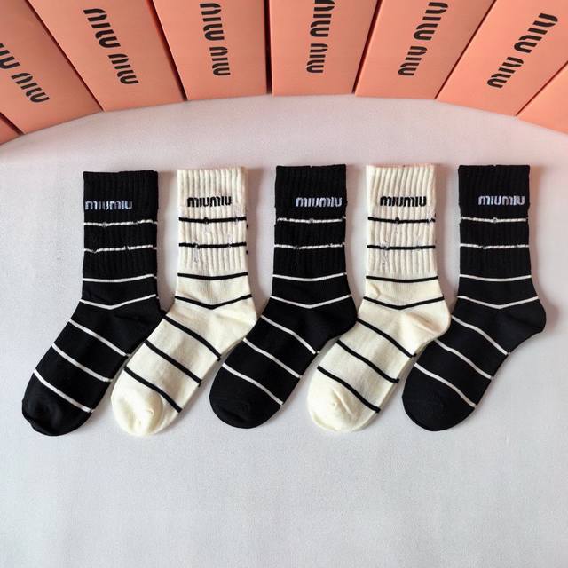 Exclusive counter packaging for Miumiu's new mid-length stacked socks! Five pair