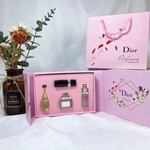 Counter-quality Dior lipstick and perfume sample set with a gift bag! Dior Chris