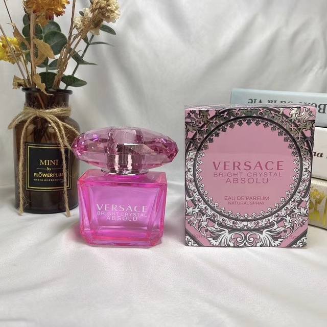 counter quality Versace Rose Crystal Eau de Parfum 90ml Top notes: grapefruit, p
