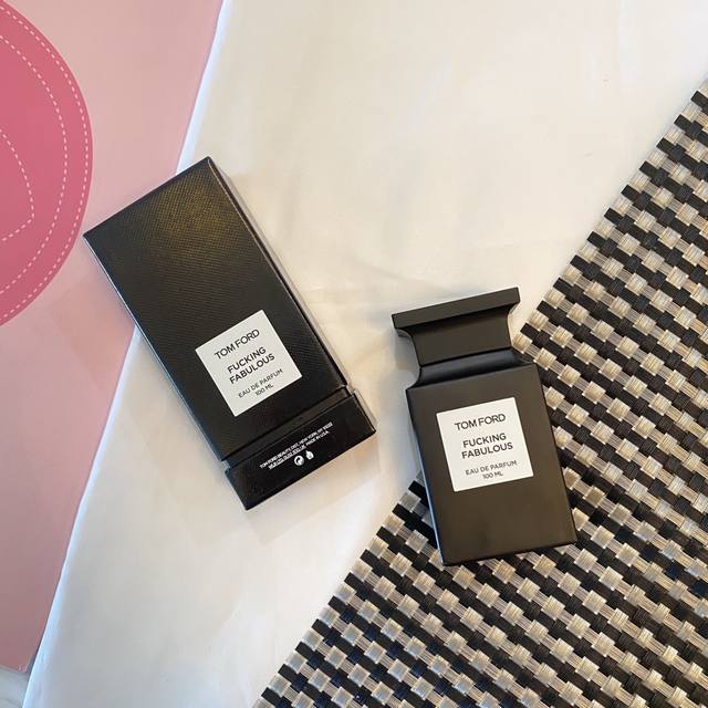 is of the leather and tonka bean, creating a wonderfully smoky, powdery texture.