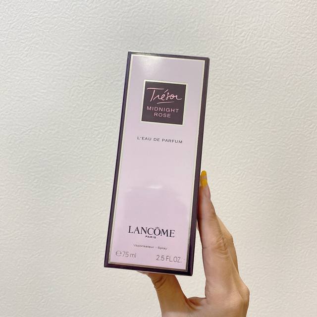 a counter-quality fragrance. Lanc?me's Midnight Rose Eau de Parfum offers a casu