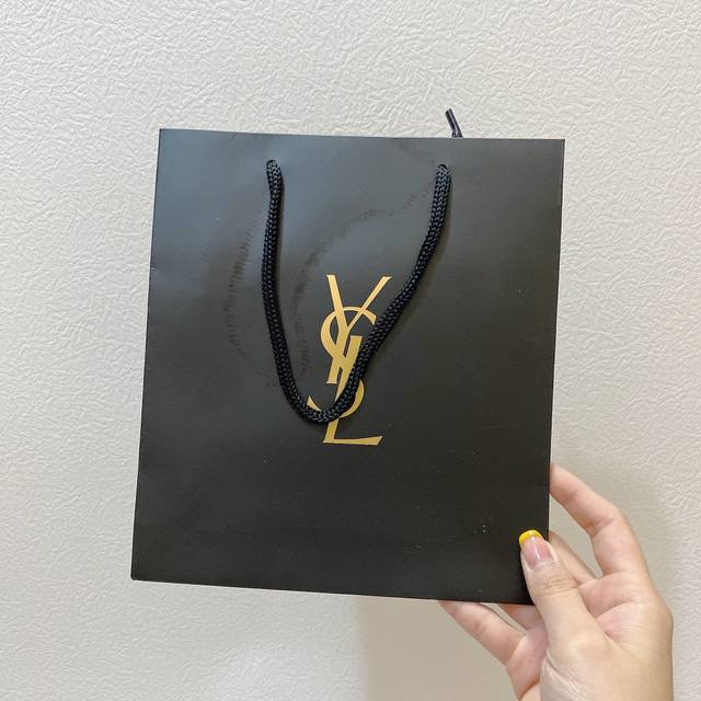 counter-quality new Yves Saint Laurent 5-piece sample makeup set includes Black