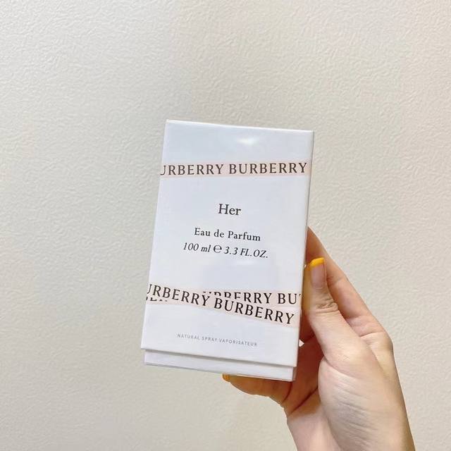 the premium Burberry Flower & Her Eau de Parfum Ml, features sleek British-inspi