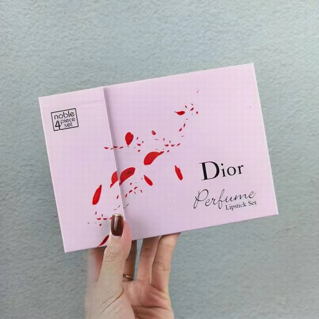 Counter-quality Dior perfume and lipstick four-piece set with a compact containi