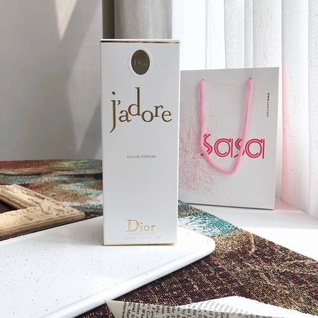 a designer-quality Dior J'adore Eau de Parfum Ed Ml for women, offers a long-las