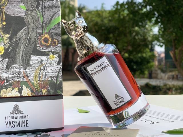a counter-quality, captivating Yasmin cat fragrance: an oriental floral. This al