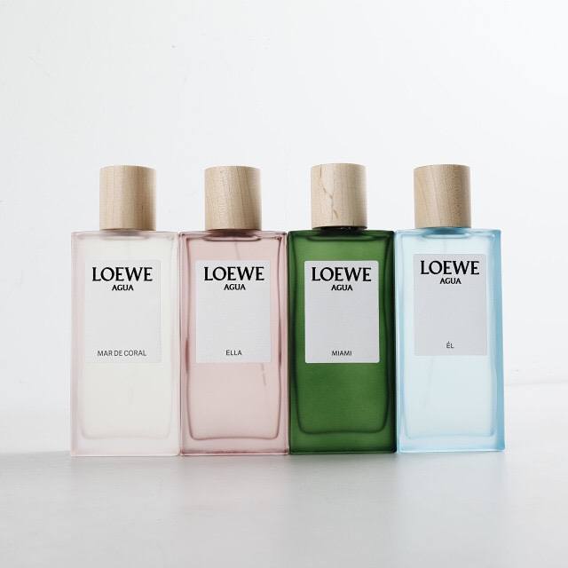 This counter-quality citrus floral fragrance is light and airy, with a subtle, s