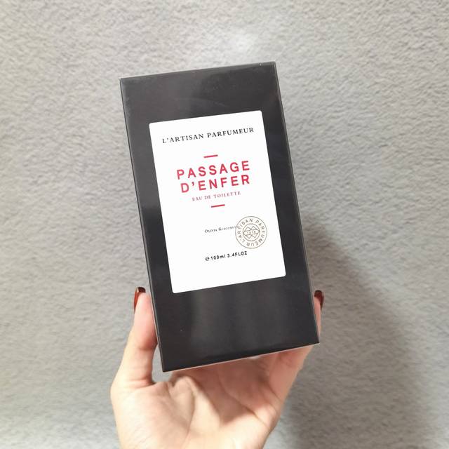 L'artisan Parfumeur, a counter-quality fragrance, has a sinister and mysterious