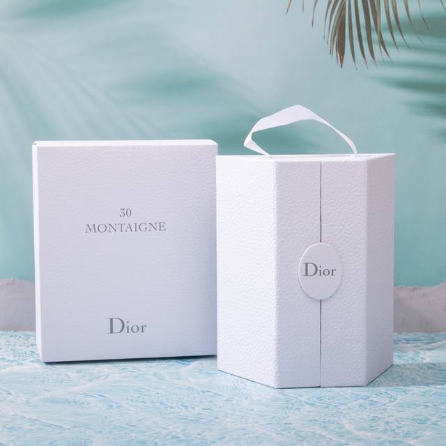 200 counter quality Dior Avenue Montaigne Perfume Castle Set gives you a castle,