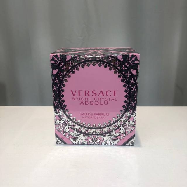 counter-quality Versace Red Diamond 90ml. I was drawn to the beauty of this Vers