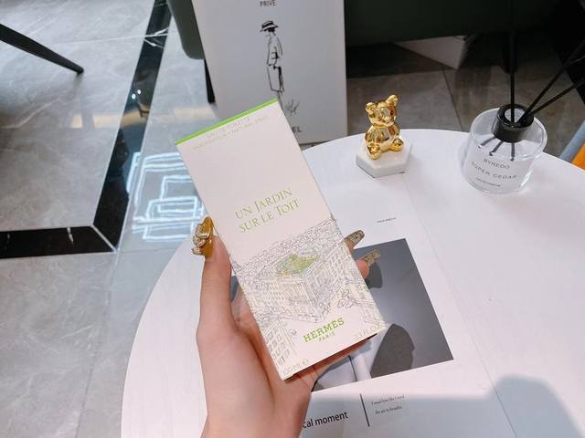 Hermes Roof Garden Ml Unisex Eau de Parfum Eau de Parfum. Fragrance: Fresh Flora
