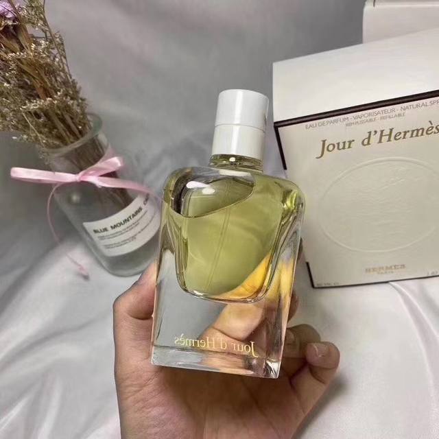 counter quality daylight perfume 85ml Fragrance: floral top note: grapefruit lem